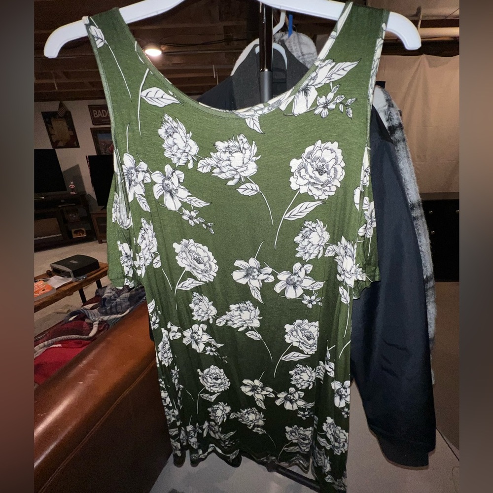 Cold shoulder floral tunic top